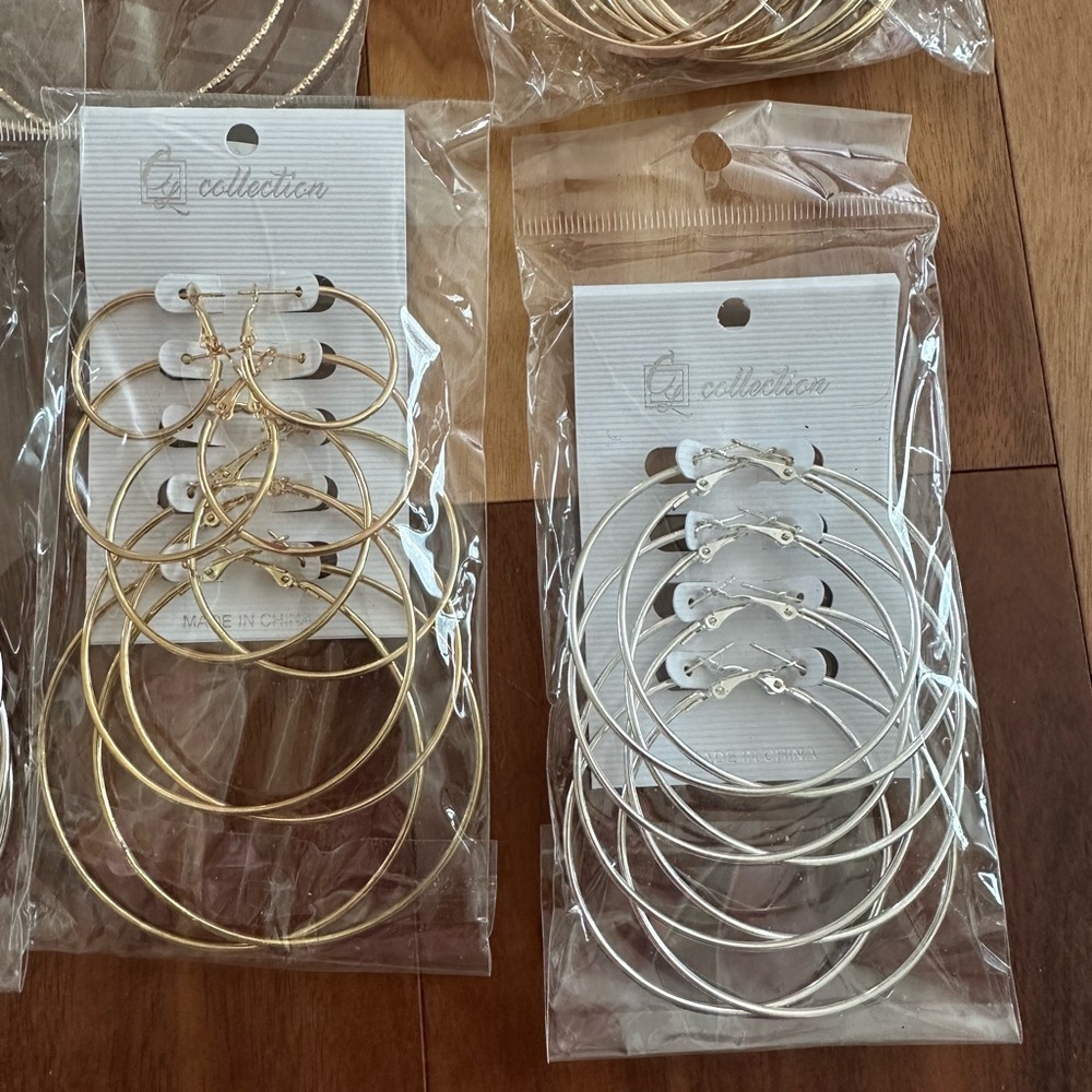 Large group of goldtone and silvertone hoop earrings - Picture 2 of 6